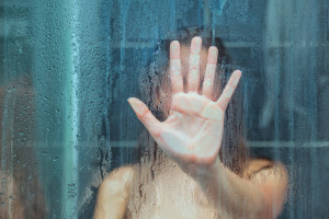 Glas im Badezimmer